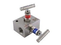 Superlok SM2V-F8N 2-Valve Manifold Block & Bleed Valve - Horizontal Style - Remote Mount - 1/2"F NPT - 316 Stainless Steel