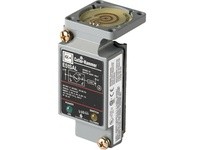 Cutler Hammer E51SNL Inductive Proximity Sensor Output ON (1 LED per output) 600 mA E51 Series